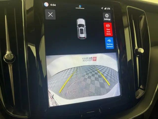 2024 Volvo XC60 Recharge T8 Core Dark Theme