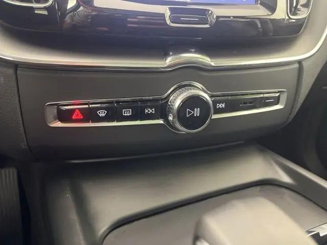 2024 Volvo XC60 Recharge T8 Core Dark Theme