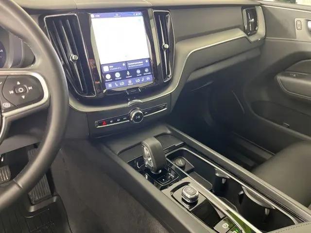 2024 Volvo XC60 Recharge T8 Core Dark Theme