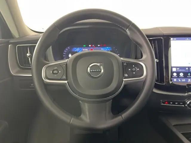 2024 Volvo XC60 Recharge T8 Core Dark Theme