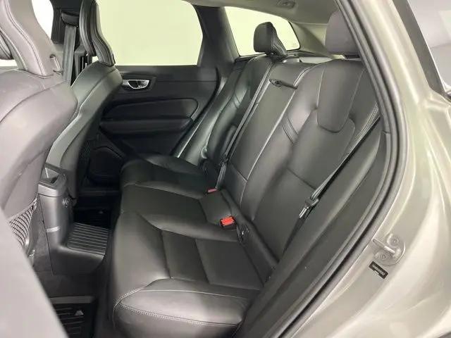 2024 Volvo XC60 Recharge T8 Core Dark Theme