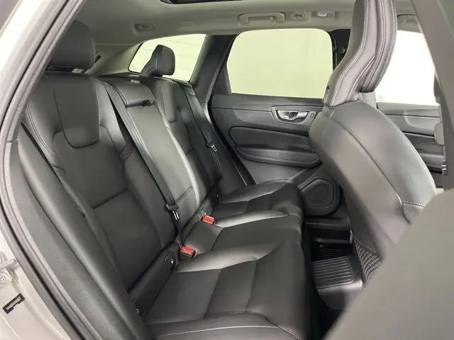 2024 Volvo XC60 Recharge T8 Core Dark Theme