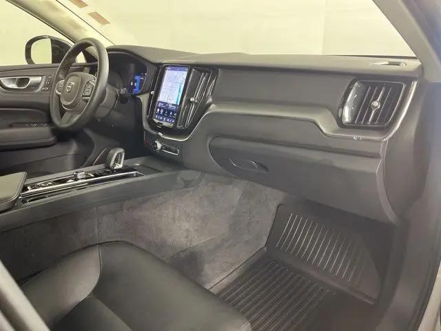 2024 Volvo XC60 Recharge T8 Core Dark Theme