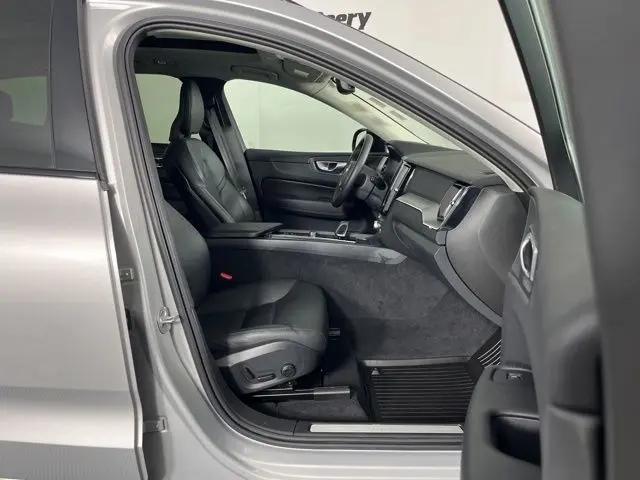 2024 Volvo XC60 Recharge T8 Core Dark Theme