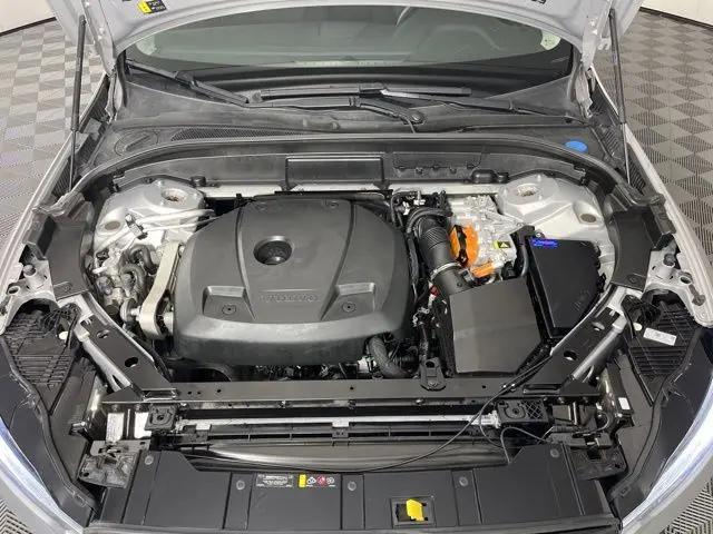 2024 Volvo XC60 Recharge T8 Core Dark Theme