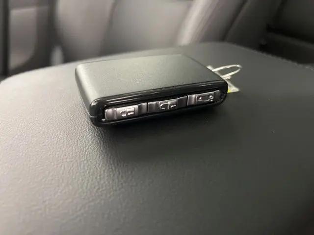 2024 Volvo XC60 Recharge T8 Core Dark Theme