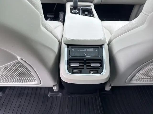 2024 Volvo XC90 B6 Plus Bright Theme 7-Seater