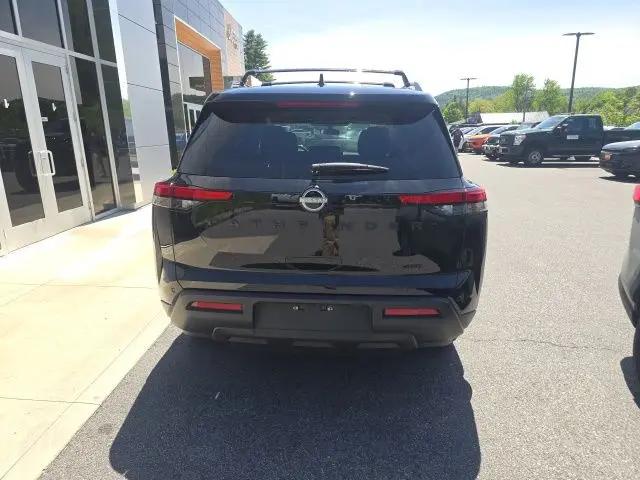 2025 Nissan Pathfinder SV 4WD