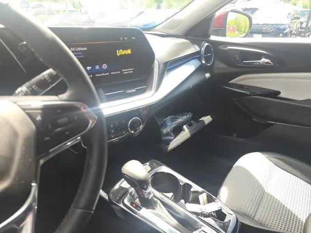 2025 Chevrolet Trax FWD LT