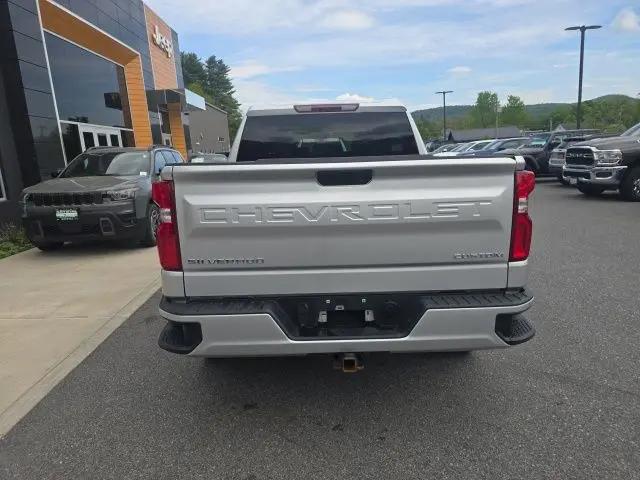 2022 Chevrolet Silverado 1500 4WD Crew Cab Short Bed Custom