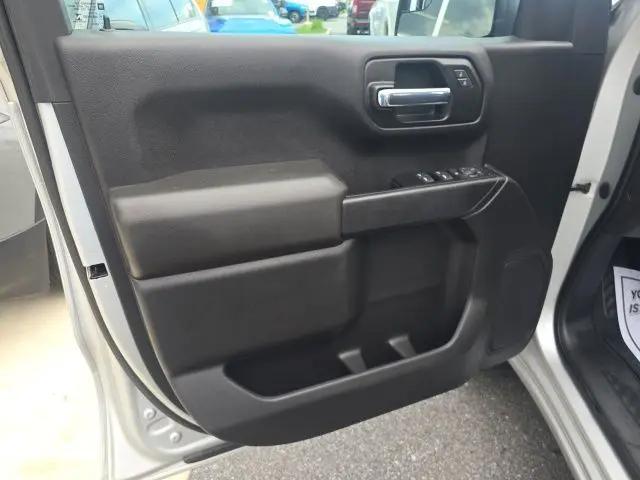 2022 Chevrolet Silverado 1500 4WD Crew Cab Short Bed Custom