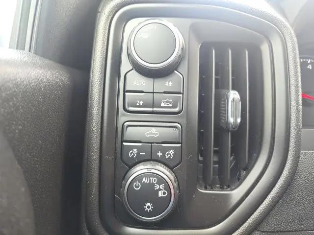 2022 Chevrolet Silverado 1500 4WD Crew Cab Short Bed Custom
