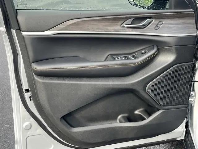 2026 Jeep Grand Cherokee L 85th Anniversary Edition