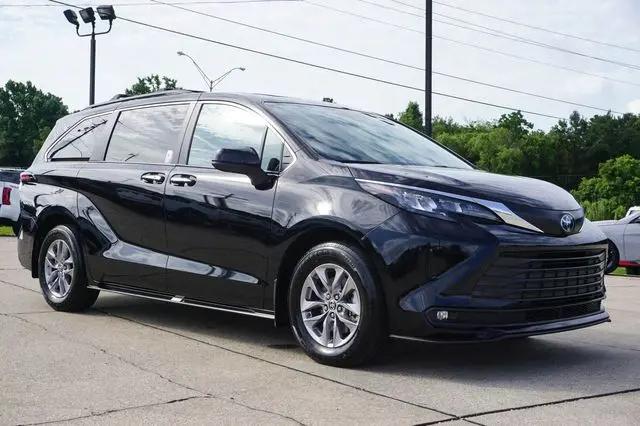 2025 Toyota Sienna XLE