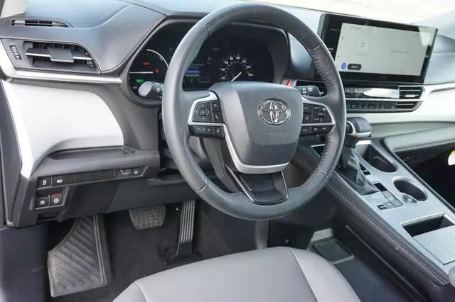 2025 Toyota Sienna XLE