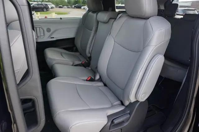 2025 Toyota Sienna XLE