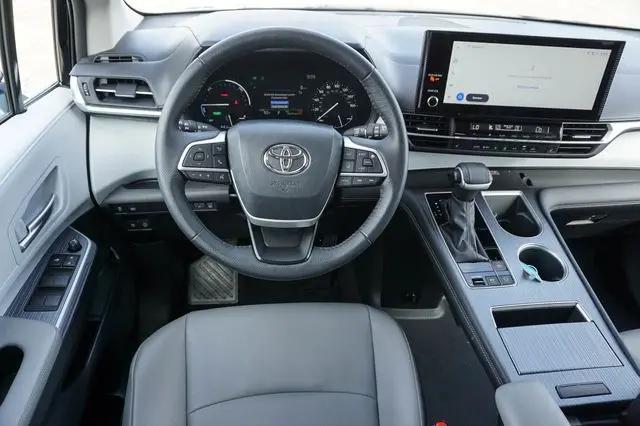 2025 Toyota Sienna XLE
