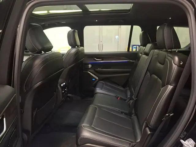 2022 Jeep Grand Cherokee L Overland 4x4