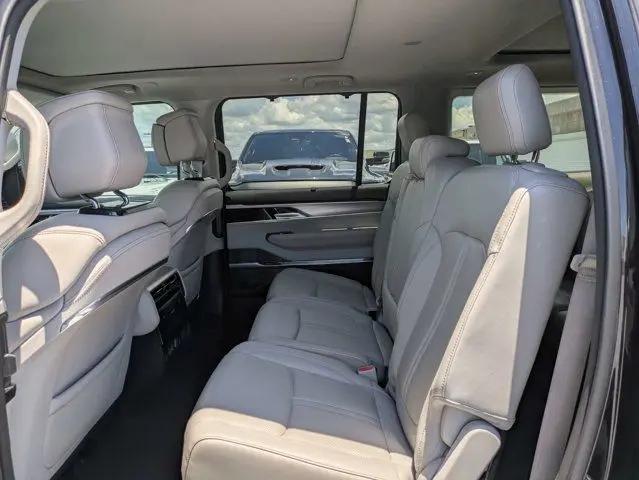 2023 Jeep Grand Wagoneer L 4x4