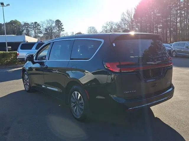 2024 Chrysler Pacifica Hybrid Select