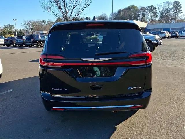 2024 Chrysler Pacifica Hybrid Select