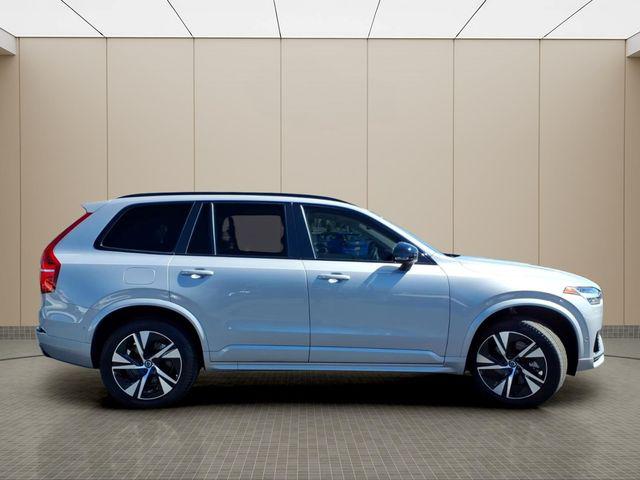 2023 Volvo XC90 Recharge T8 Plus Dark Theme 7-Seater