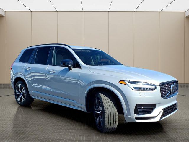 2023 Volvo XC90 Recharge T8 Plus Dark Theme 7-Seater