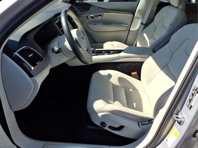 2023 Volvo XC90 Recharge T8 Plus Dark Theme 7-Seater