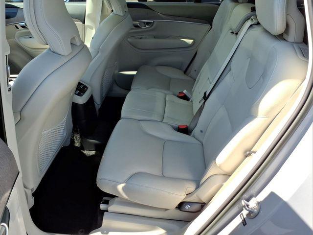 2023 Volvo XC90 Recharge T8 Plus Dark Theme 7-Seater