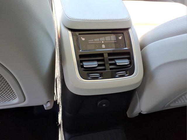 2023 Volvo XC90 Recharge T8 Plus Dark Theme 7-Seater