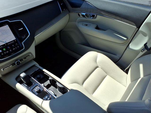 2023 Volvo XC90 Recharge T8 Plus Dark Theme 7-Seater