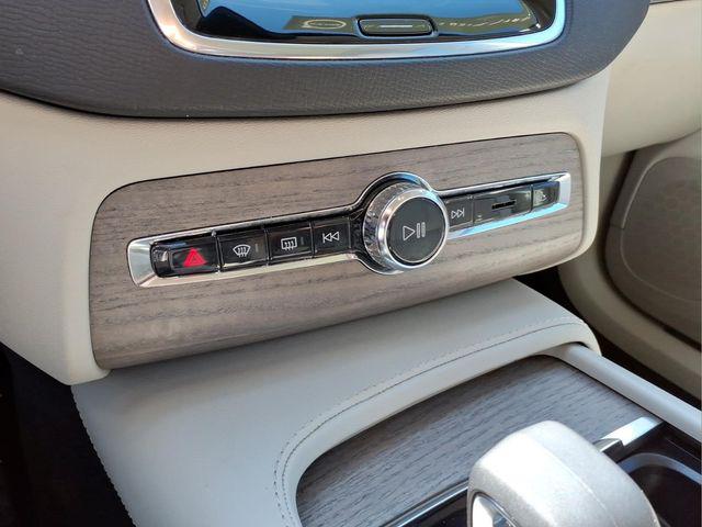 2023 Volvo XC90 Recharge T8 Plus Dark Theme 7-Seater