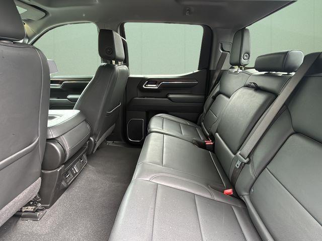 2025 GMC Sierra 1500 2WD Crew Cab Short Box SLT