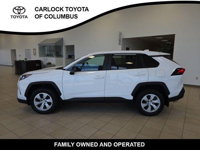 2022 Toyota RAV4 LE AWD's photo