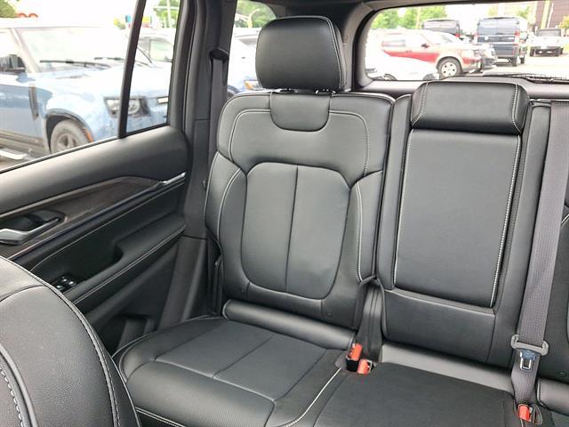 2024 Jeep Grand Cherokee Overland - Photo 12