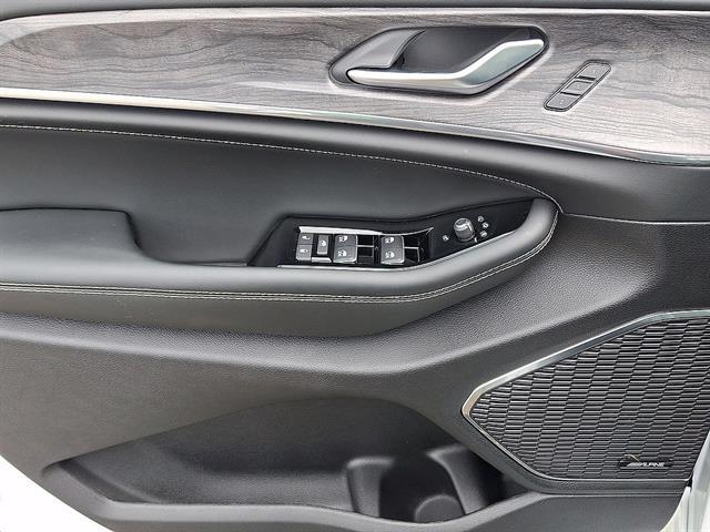 2024 Jeep Grand Cherokee Overland - Photo 16