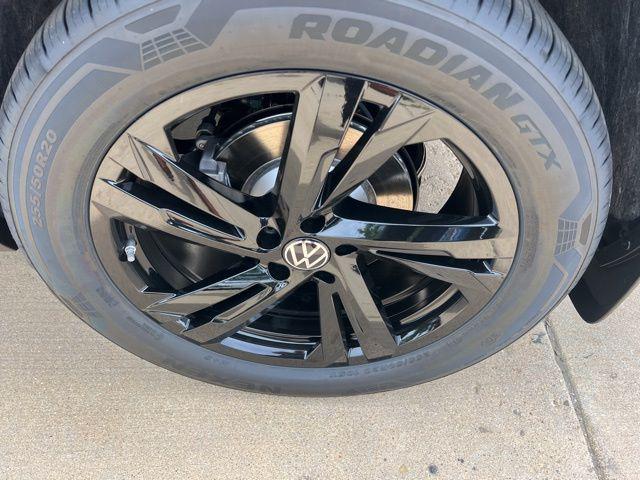 2026 Volkswagen Atlas Cross Sport SEL R-Line Black