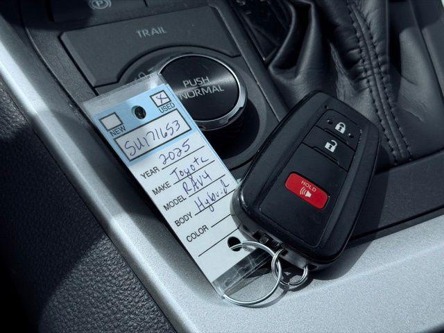 2025 Toyota RAV4 Hybrid XLE
