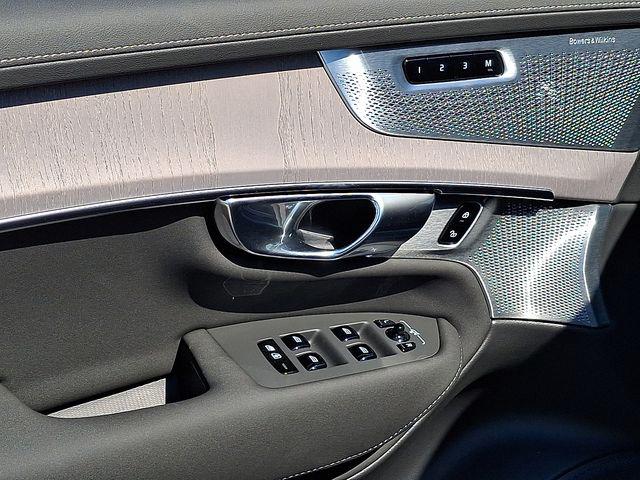 2026 Volvo XC90 Plug-In Hybrid Ultra, T8 AWD, Electric/Gasoline, Bright, 7 Seats