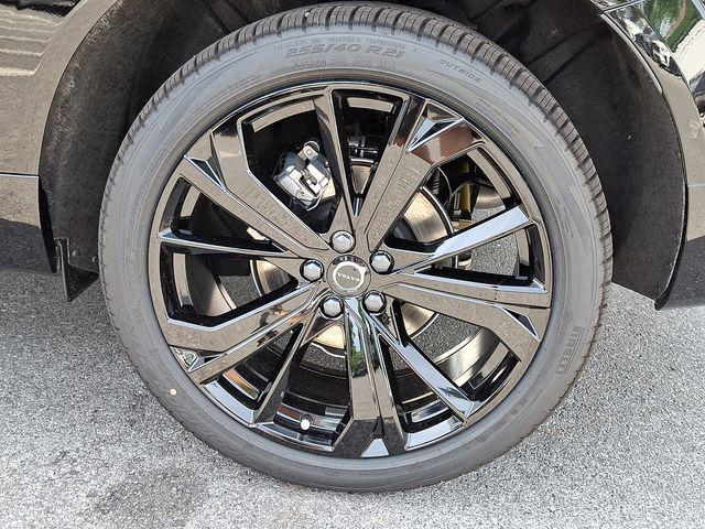 2026 Volvo XC60 B5 Ultra Black Edition