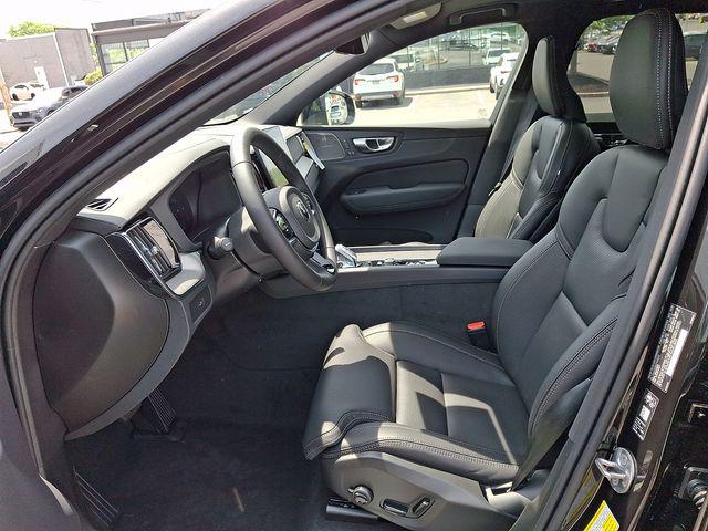 2026 Volvo XC60 B5 Ultra Black Edition