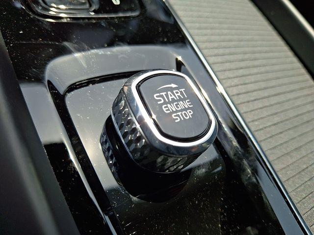 2026 Volvo XC60 B5 Ultra Black Edition