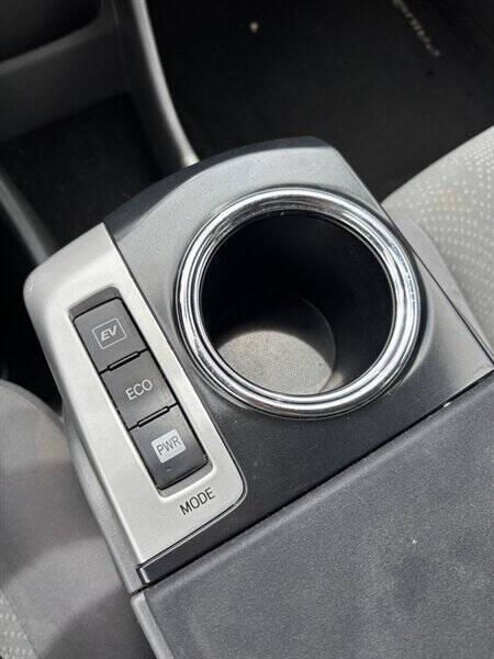 2013 Toyota Prius v Two