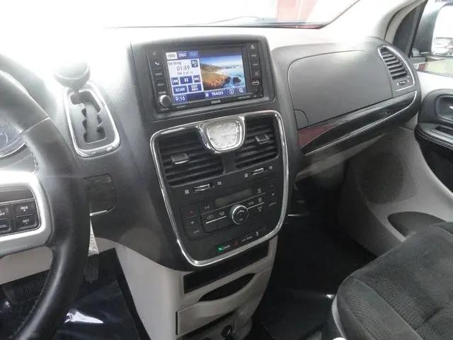 2012 Chrysler Town & Country Touring