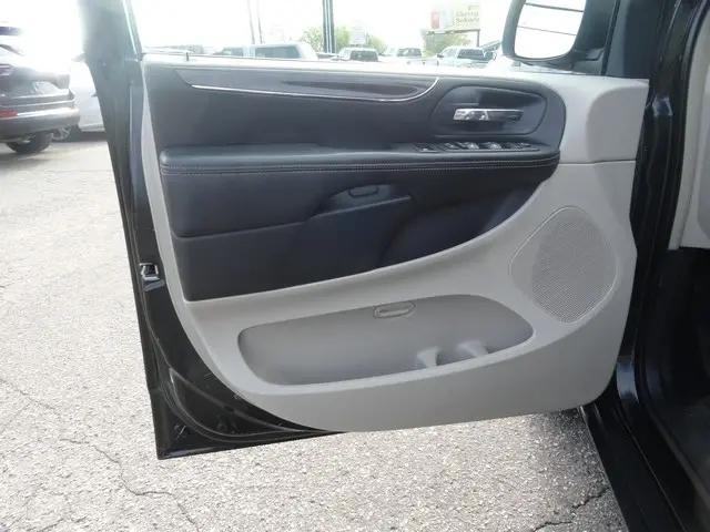 2012 Chrysler Town & Country Touring