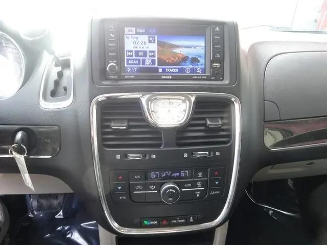 2012 Chrysler Town & Country Touring