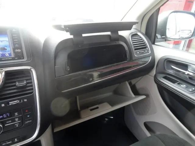 2012 Chrysler Town & Country Touring