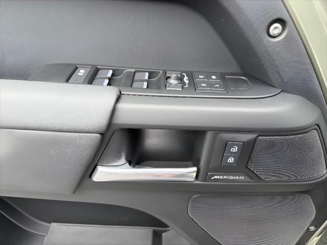 2025 Land Rover Defender 110 P300