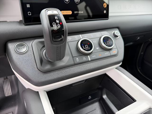 2025 Land Rover Defender 110 P300