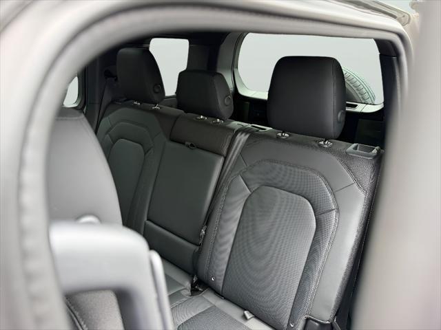 2025 Land Rover Defender 110 P300